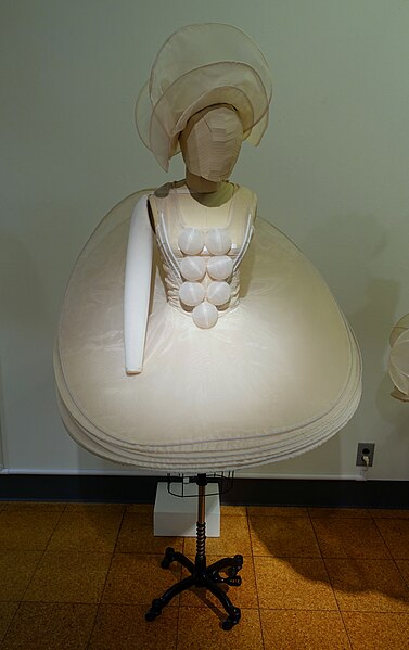 File:Triadic Ballet costume 1, Oscar Schlemmer, 1922, recreated by Rachel Ashley Wilkins, organza, muslin, rigilene, steel - University of Arizona Museum of Art - University of Arizona - Tucson, AZ - DSC08057.jpg