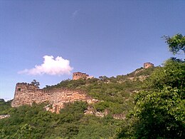 Le fort d'Udayagiri situé dans le district de Nellore a d'abord été construit par les forces conquérantes de Kapilendra Deva en tant que quartier général militaire des parties sud de son empire.