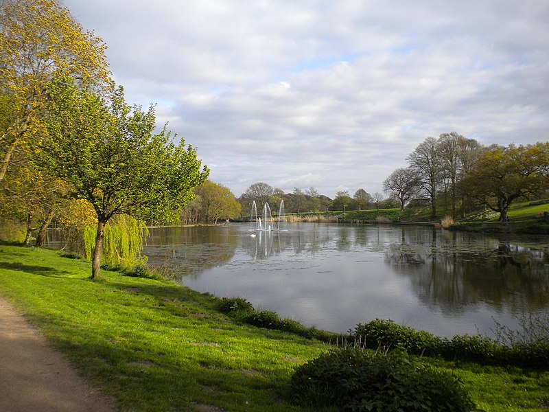 File:Upper Lake, Roundhay Park (3) (geograph 5435454).jpg