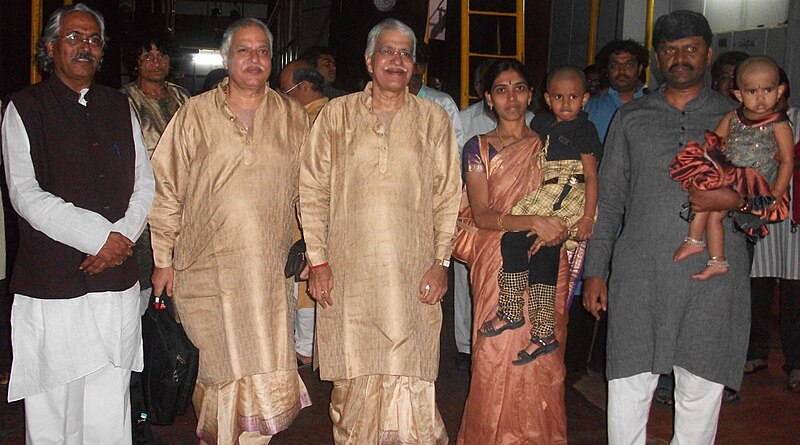 File:Vadavati with rajan shajan Mishra.jpg