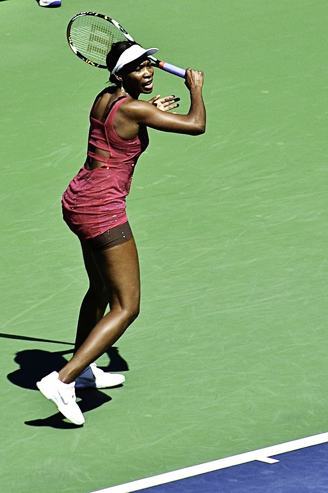 File:Serena Williams - aquecendo para o seu primeiro jogo das olimpíadas (  simples feminino ).jpg - Wikimedia Commons