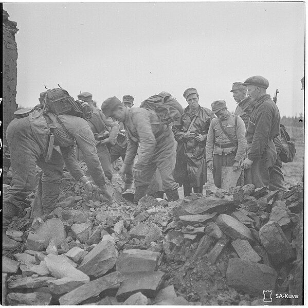 File:Viianki Partisan victims.jpg