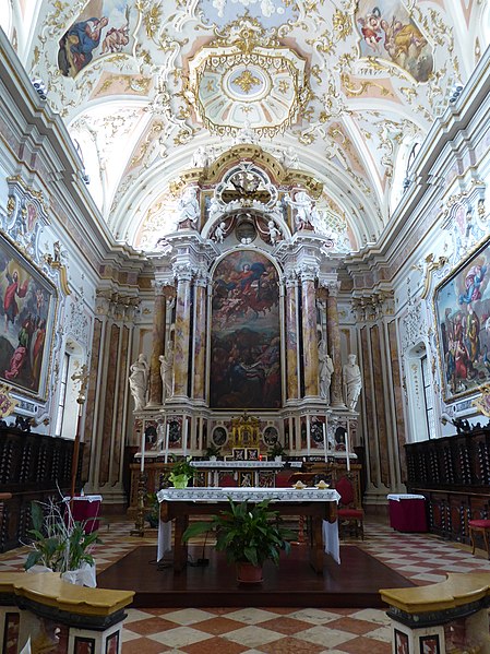 File:Villa Lagarina, chiesa di Santa Maria Assunta - Altare maggiore.jpg