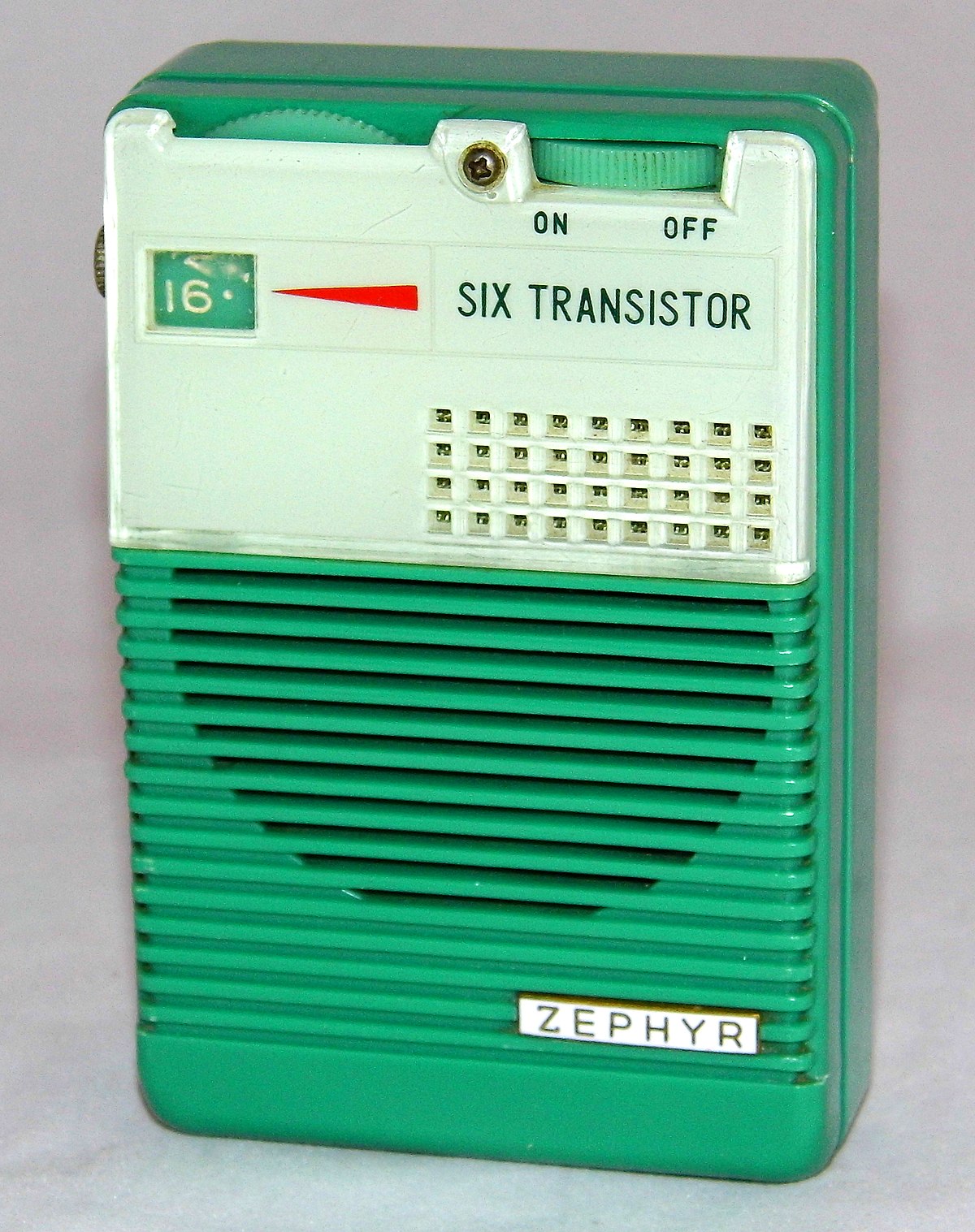 File:Vintage Zephyr Transistor Radio (Green), Model GR-3T6, AM 