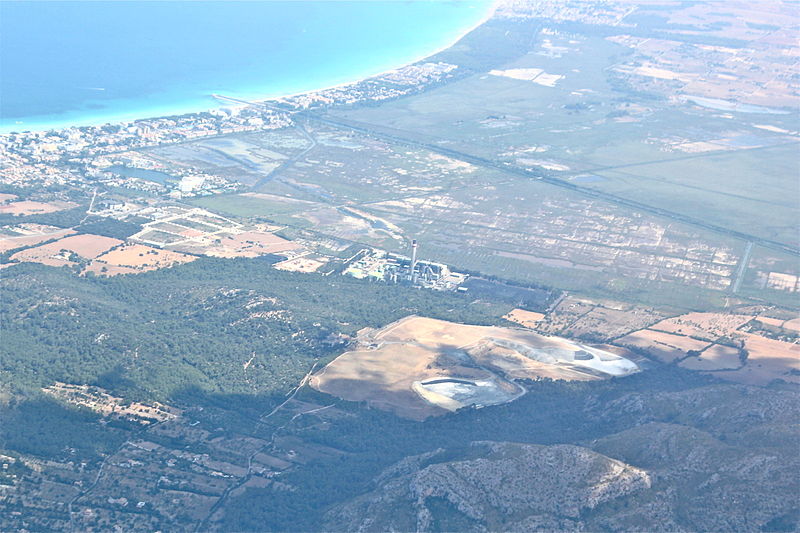 File:Vista aèria de Biniatria.JPG