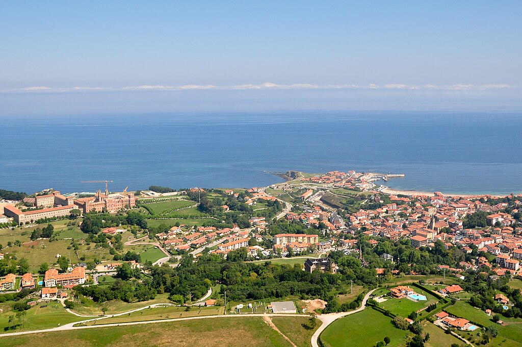 Vista aÃ©rea de la villa.