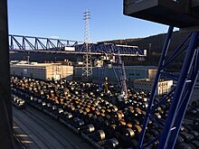 Vue du terminal coils de Renory et d'un hall de stockage.