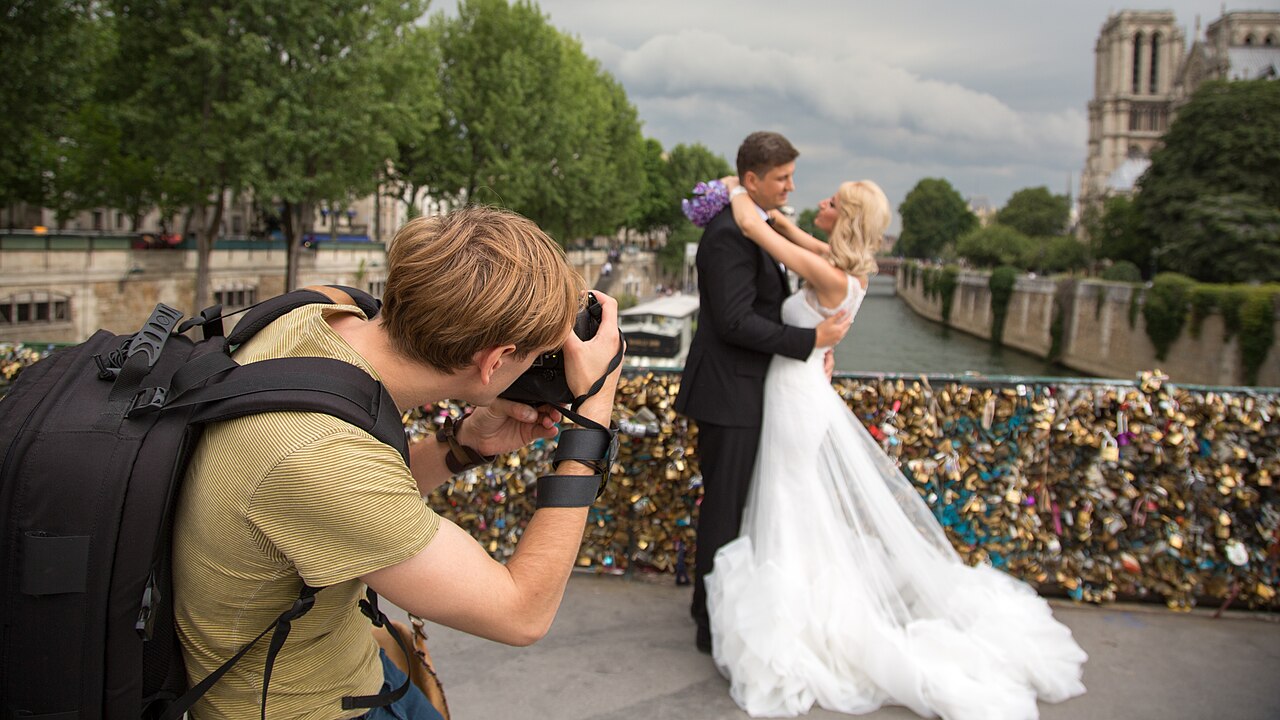 File:Wedding Photography in Paris, France.jpg - Wikimedia Commons