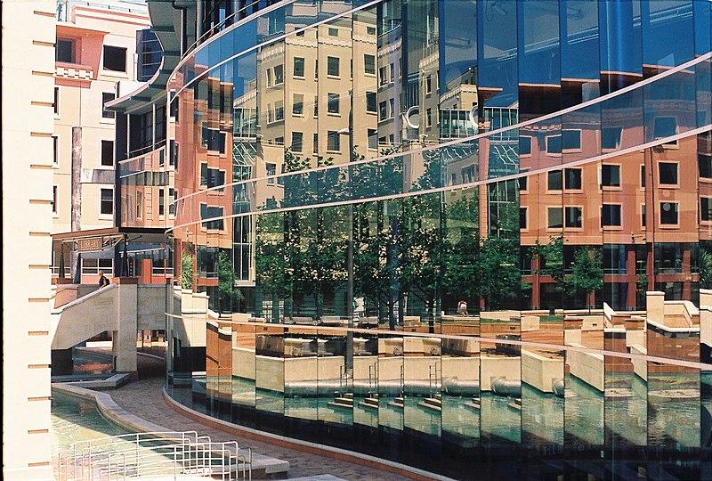 File:Wellington Central Library curved wall.jpg