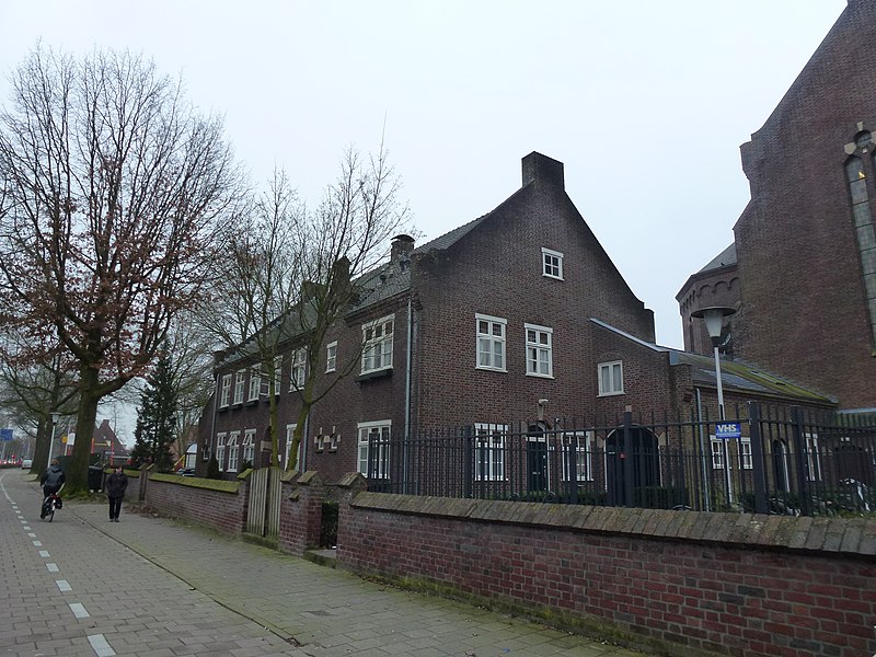 File:Wethouder Ebbenlaan 129, Helmond.JPG