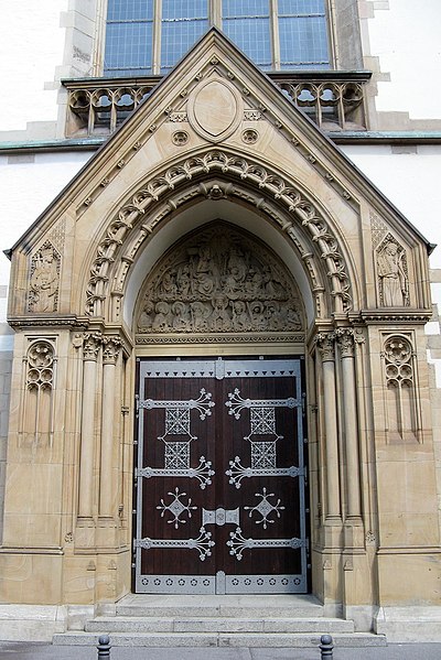File:Wiesbaden - Dreifaltigkeitskirche - Portal.jpg