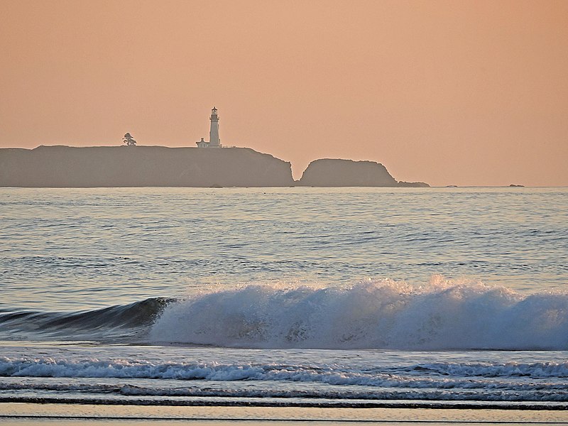 File:Yaquina Head Lighthouse in Soft Pastel of a Winter Sunset.jpg