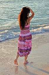 File:Young woman barefoot6.jpg