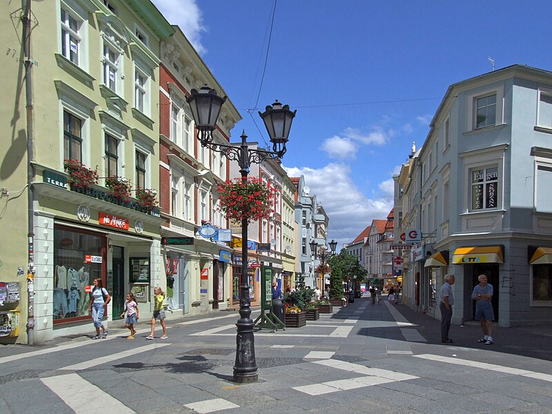 File:Zielona Góra, Ulica Żeromskiego.jpg