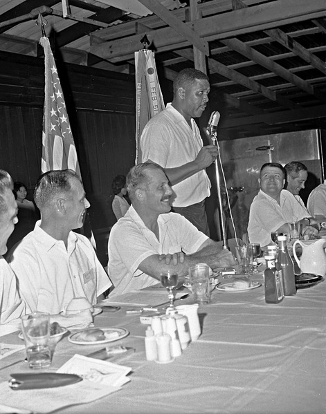 File:"Gunfighter" pilots of the 480th and 390th Tactical Fighter Squadrons from Danang Air Base, Vietnam attend a... - NARA - 542304.tif