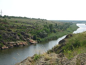 Річка Кам'янка серед гранітних берегів