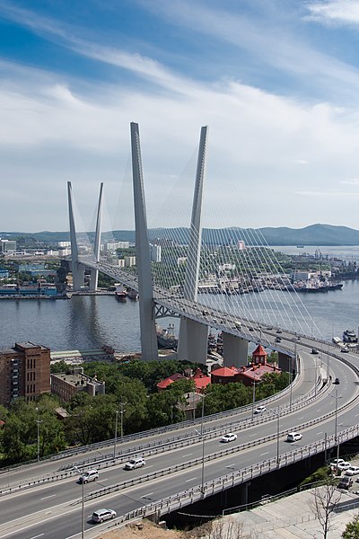 File:Золотой мост, июль 2013.jpg