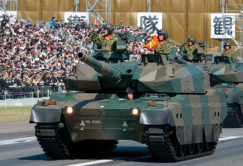 File:１０式戦車・平成２５年度自衛隊記念日観閲式・車両行進（戦車部隊）(2).jpg