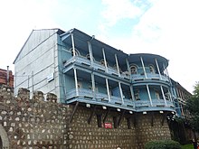 008A Tbilissi Maison à balcon de bois remparts du vieux Tbilissi.JPG