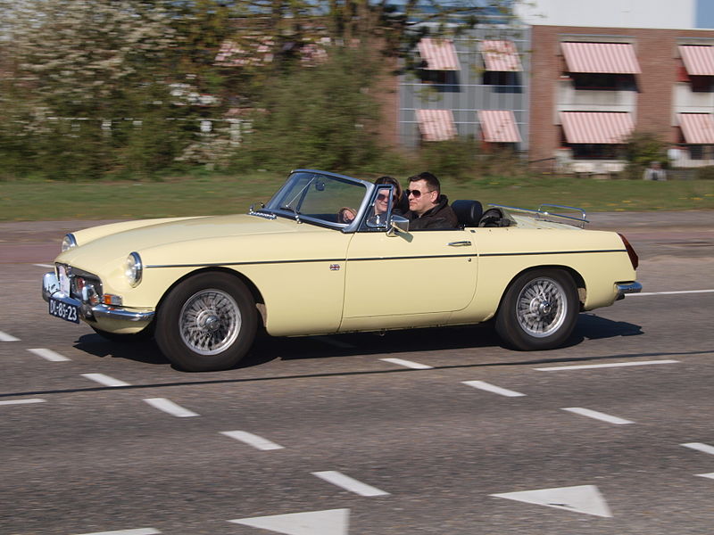 File:1971 MG B, licence no DL-85-23, pic1.JPG