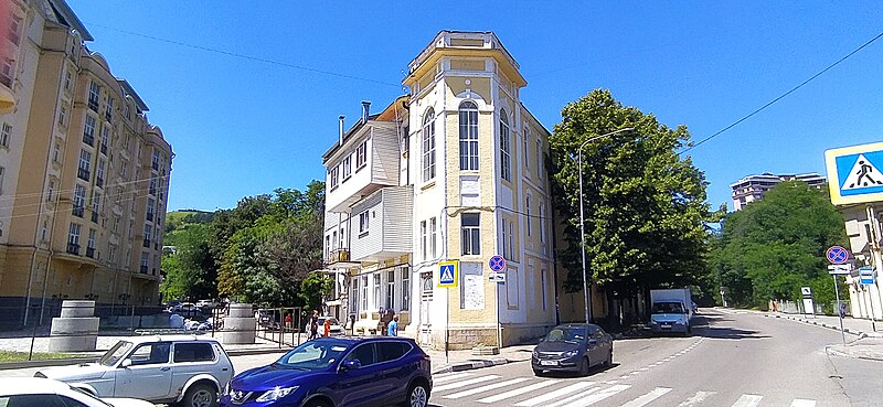 File:3 Pervomaisky Avenue, Kislovodsk - street corner.jpg