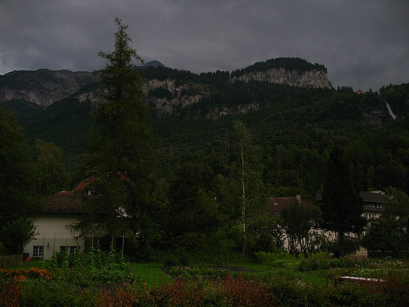 File:6151 - Meiringen - Badstrasse-Aareschluchtstrasse.JPG