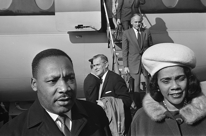 File:Aankomst en vertrek, mensenrechten, vliegtuigen, Scott-King, Coretta, Bestanddeelnr 918-3371.jpg