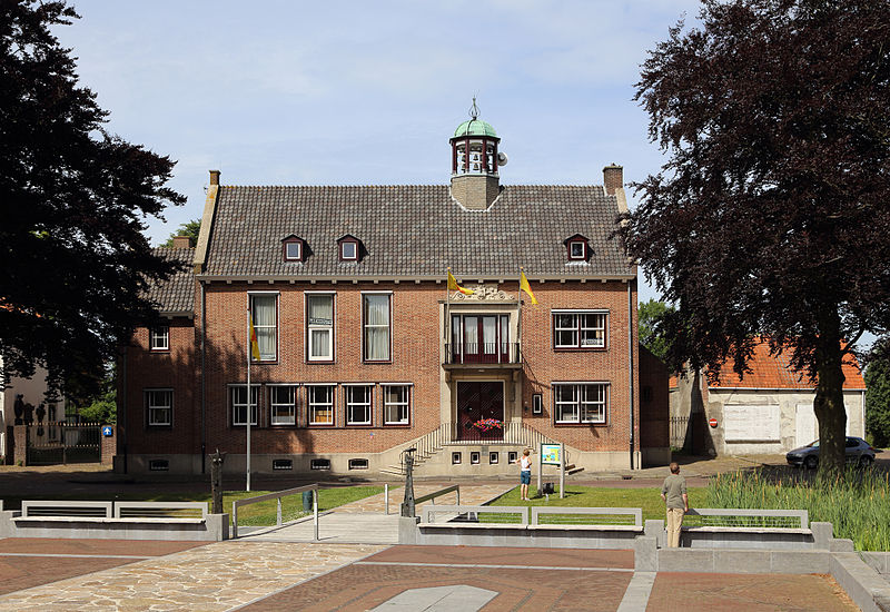 File:Aardenburg Stadhuis R01.jpg