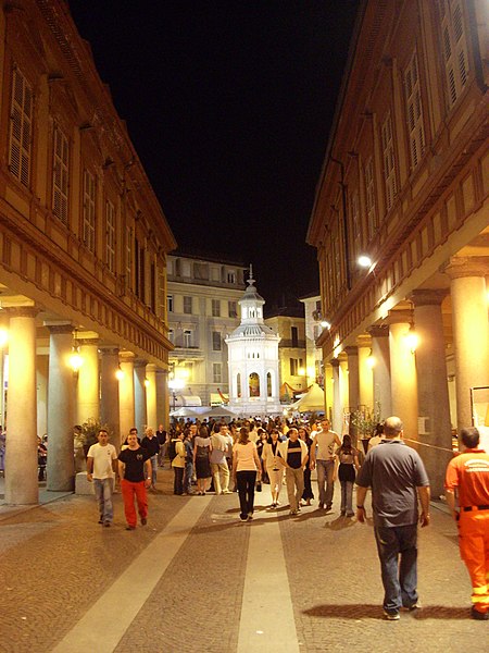 File:Acqui Terme Notte Bianca 2008 01.jpg