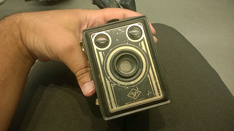 File:Agfa-box Duitse camera uit de interbellum 01.jpg