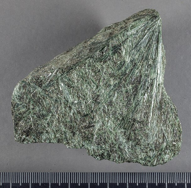 File:Aktinolith schweden hg.jpg