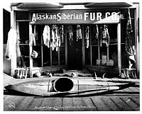 Průčelí prodejny aljašských a sibiřských kožešin