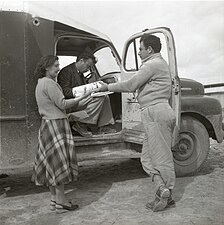 הדואר בא היום, עיתון "דבר" מתאריך 20 בפברואר 1957