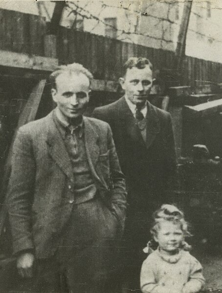 File:Alojzy & Feliks Plewa with Ruth (rescued) 1942.jpg