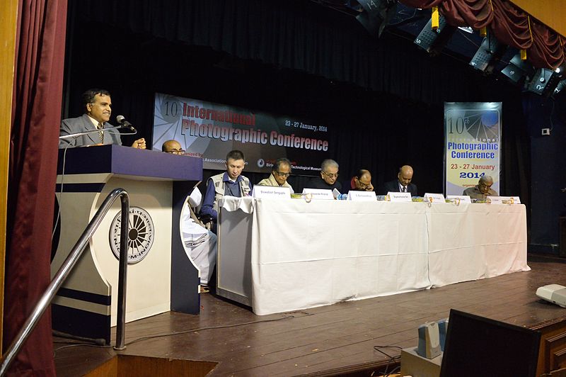 File:Anil Shrikrishna Manekar Addressing - International Photographic Conference - Photographic Association of Dum Dum - Birla Industrial & Technological Museum - Kolkata 2014-01-23 7229.JPG