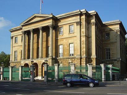 How to get to Apsley House with public transport- About the place