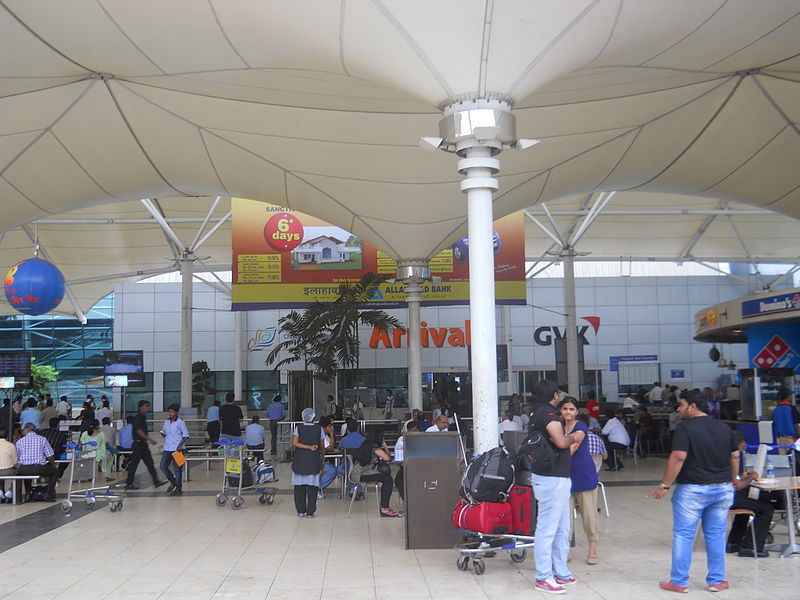 File:Arrivals full view, CSIA.JPG