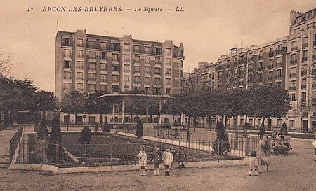 Asnières sur Seine.Square Gilbert Thomain