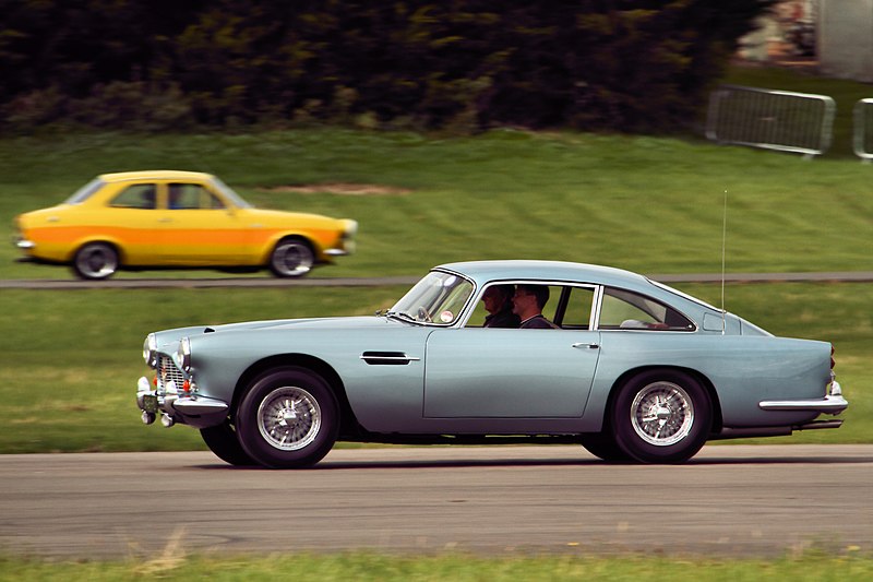 File:Aston Martin - Dunsfold Wings and Wheels 2014 (15093126668).jpg