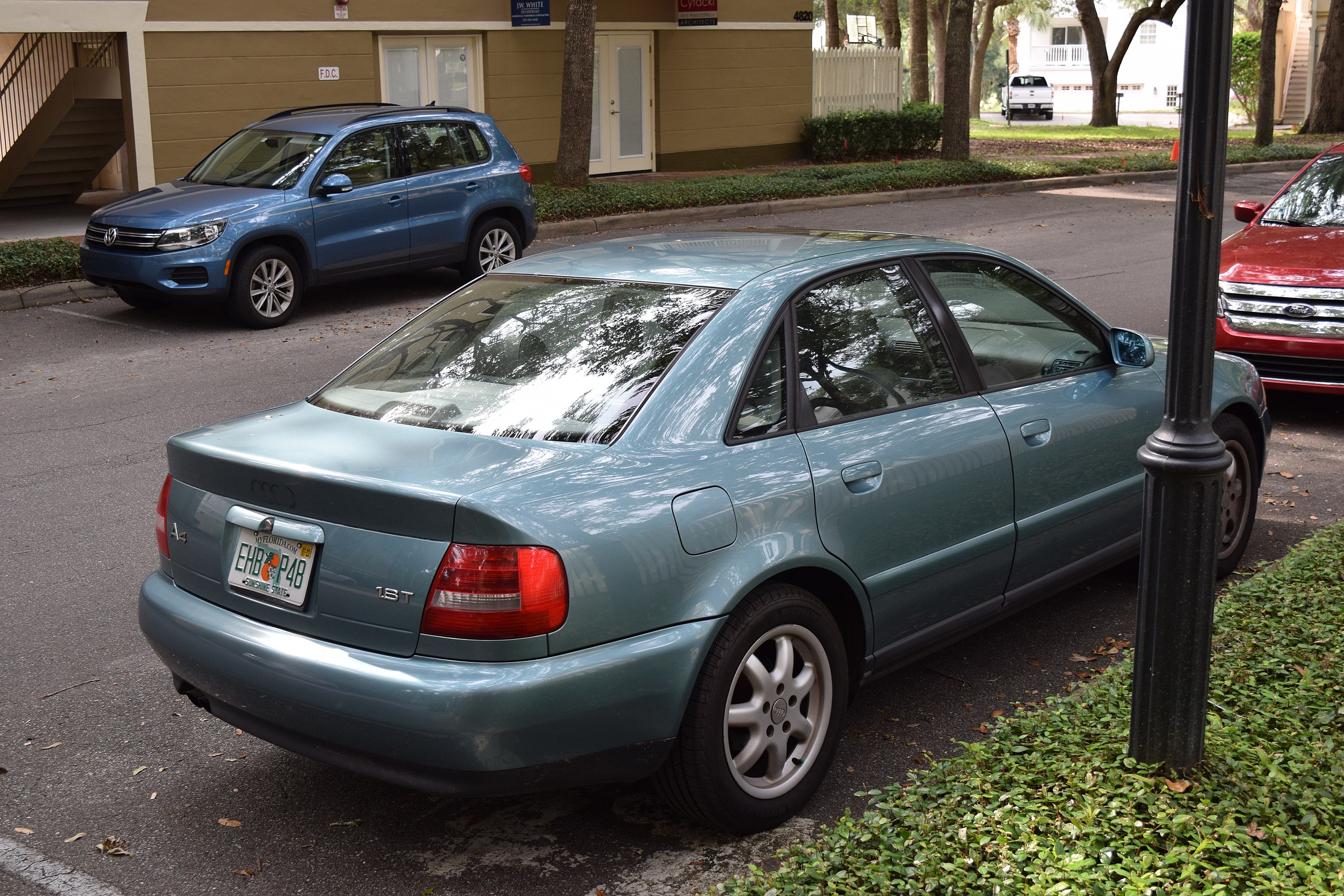 File:Audi A4 B5 (with facelift) blue sedan.jpg - Wikimedia Commons