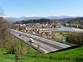 Panorama da Podenzana dell'autostrada A15 e di Aulla, Toscana, Italia