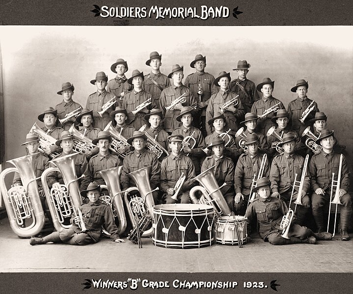 File:Australia Soldiers Memorial Band, Ballarat, 1923.jpg