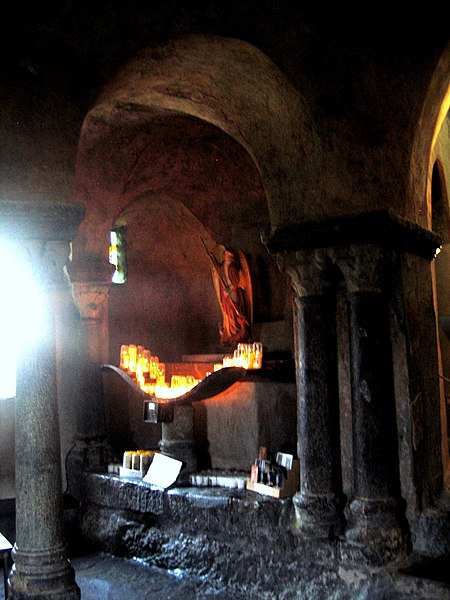 File:Auvergne Le Puy-En-Velay Aiguilhe Saint-Michel Interieur - panoramio.jpg