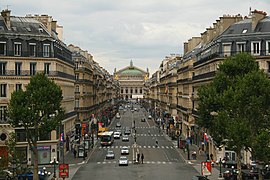 L'avenue en direction de l'Opéra.