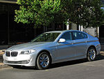 BMW 528i 3.0 2011 (9362482388).jpg