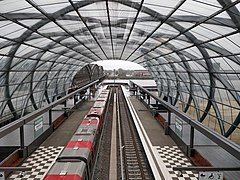 De metroperrons aan de westkant