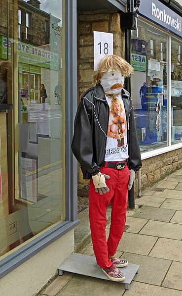 File:Baildon Scarecrow Festival 2013 13.jpg