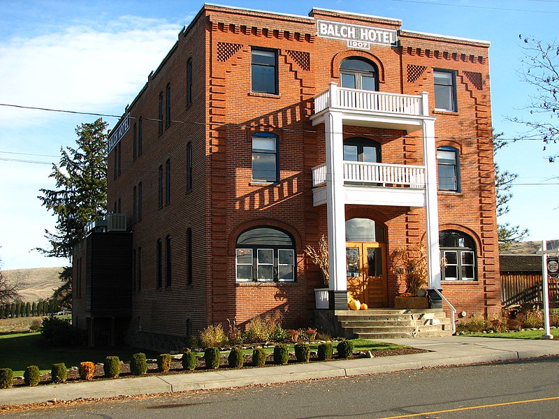 File:Balch Hotel - Dufur Oregon.jpg