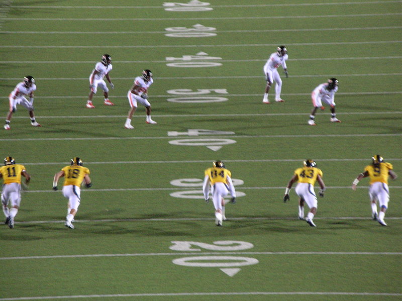 File:Bears attempt onside kick at OSU at Cal 2009-11-07 2.JPG