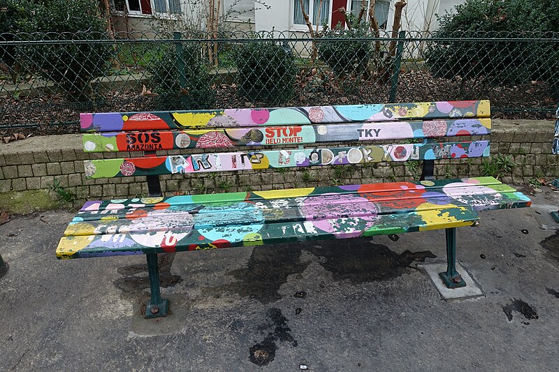 File:Bench in Jardin du Moulin-de-la-Vierge, Paris 24 December 2016 001.jpg